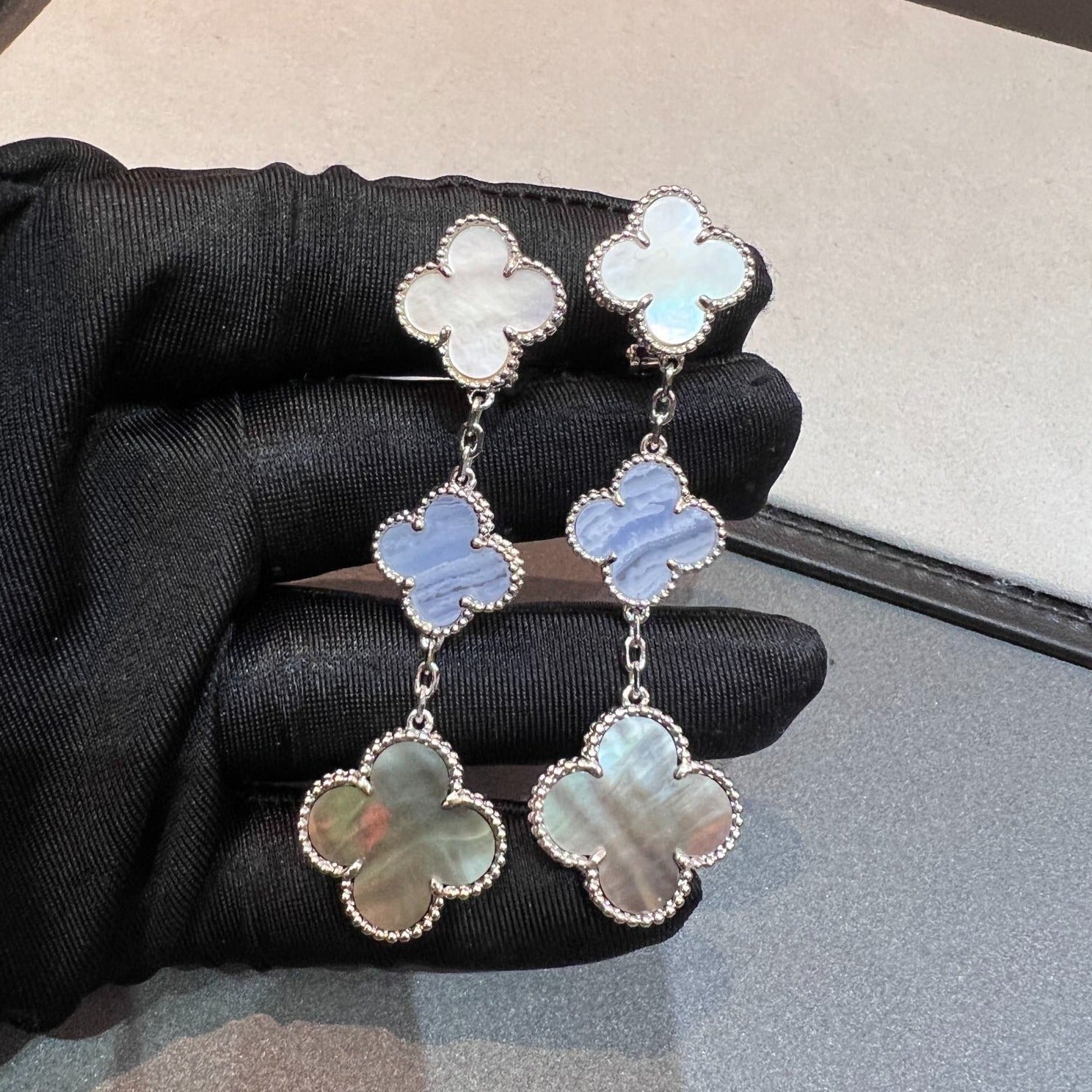 Van Cleef & Arpels CLOVER MOP 3 MOTIFS SILVER EARRINGS