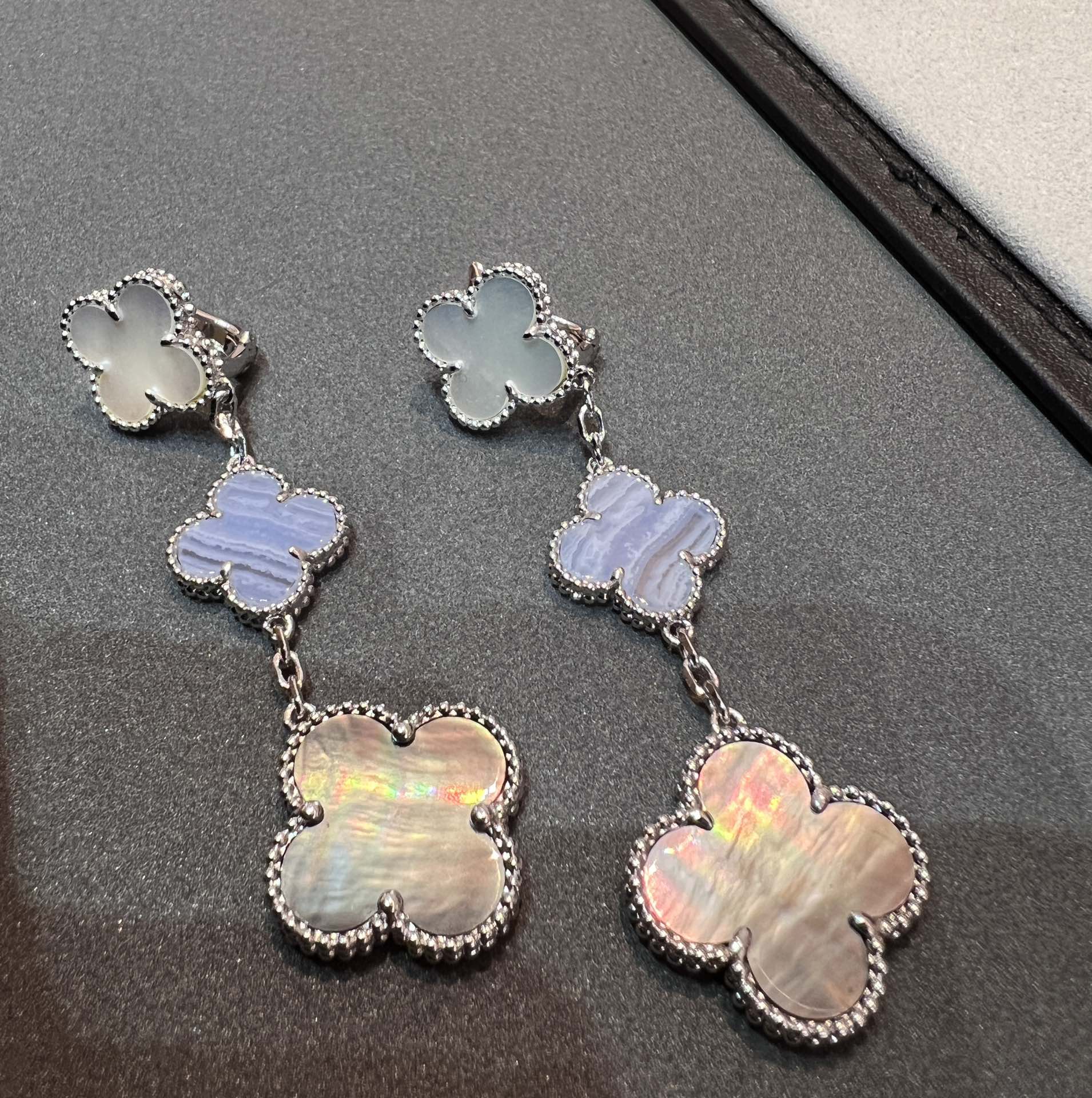 Van Cleef & Arpels CLOVER MOP 3 MOTIFS SILVER EARRINGS