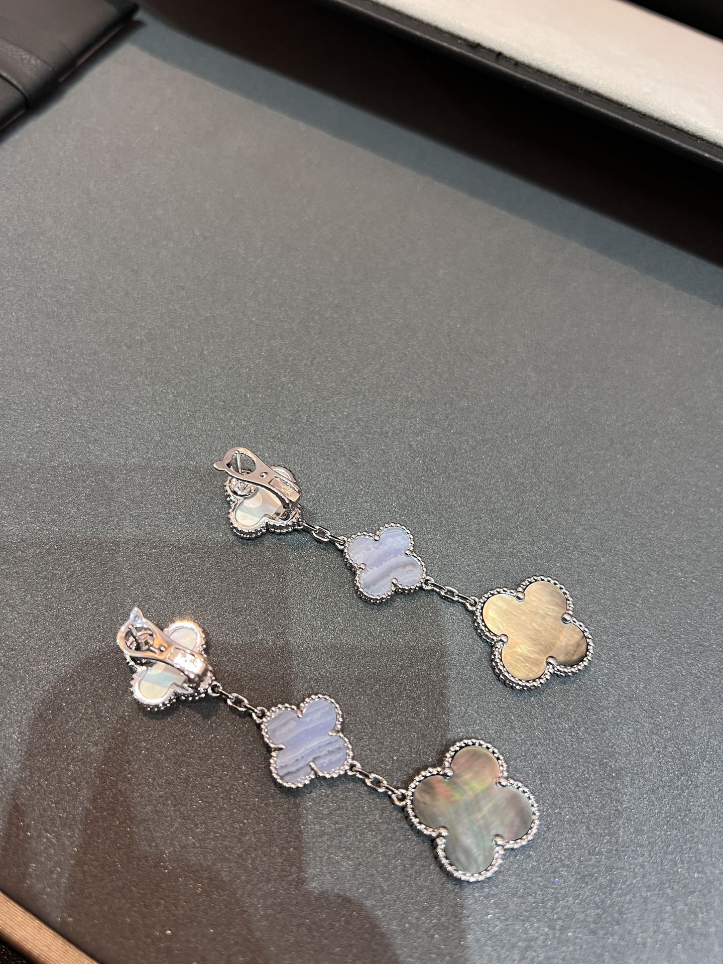 Van Cleef & Arpels CLOVER MOP 3 MOTIFS SILVER EARRINGS