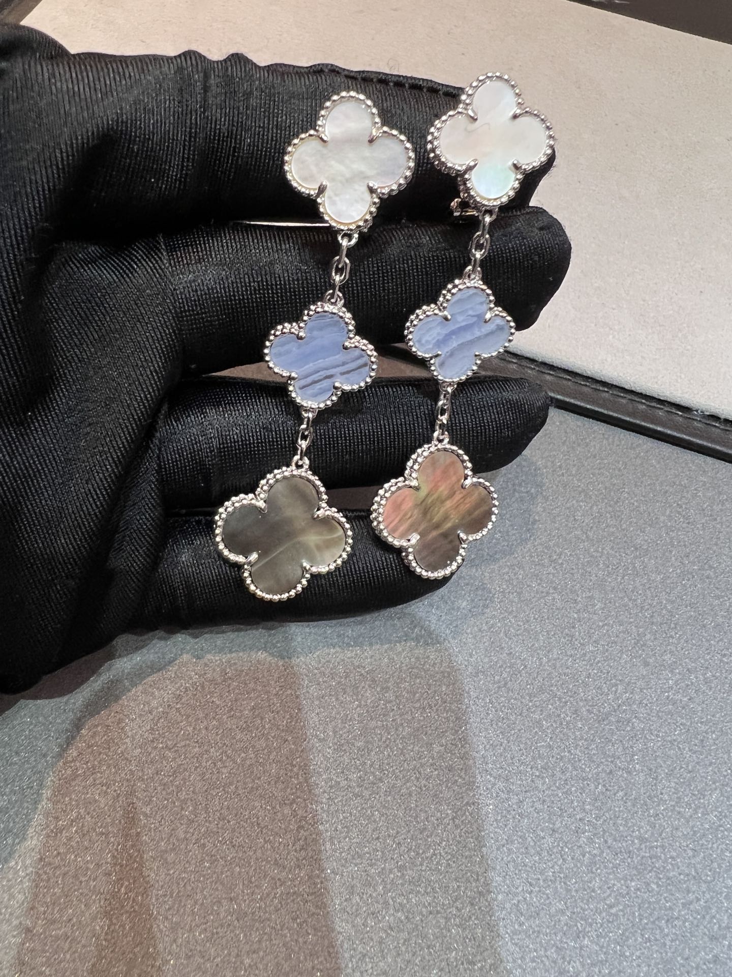 Van Cleef & Arpels CLOVER MOP 3 MOTIFS SILVER EARRINGS