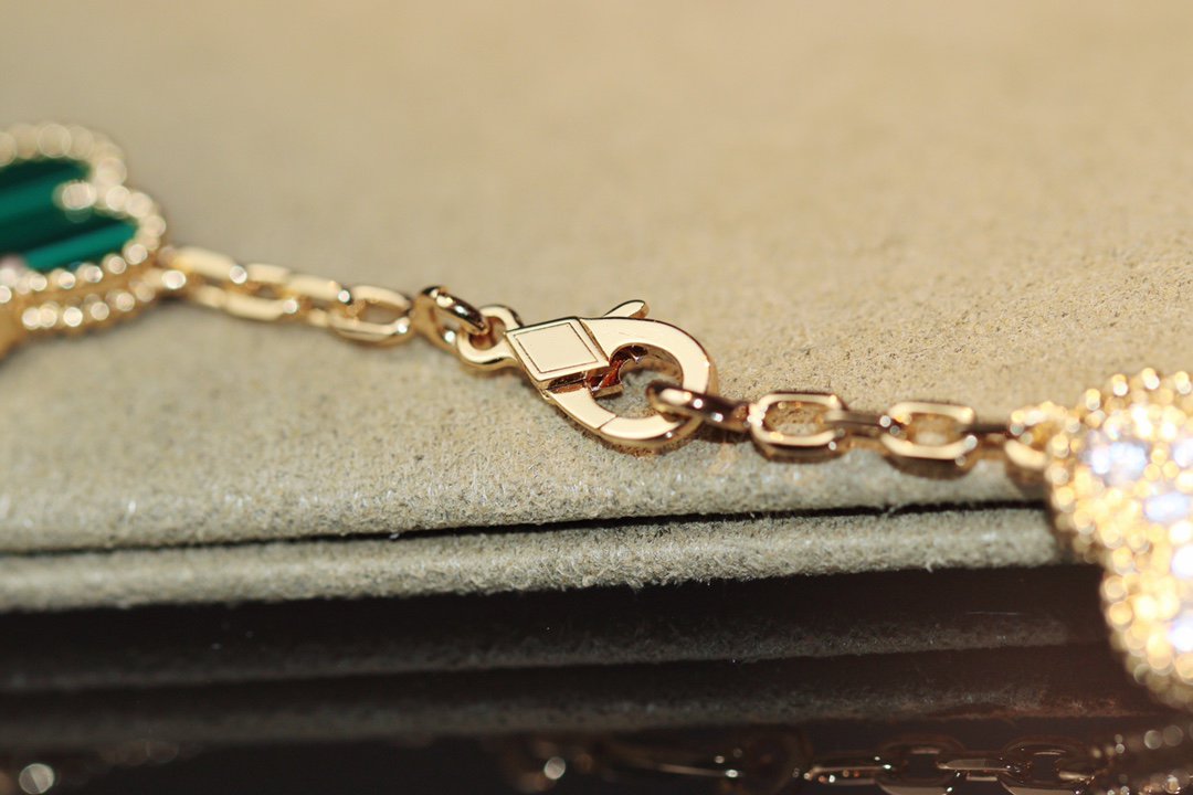 Van Cleef & Arpels CLOVER 20 MOTIFS DIAMOND GOLD