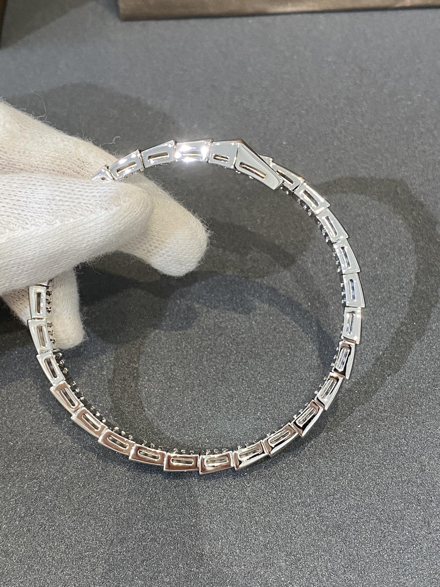 Bvlgari SERPENTI BRACELET DIAMONDS SILVER