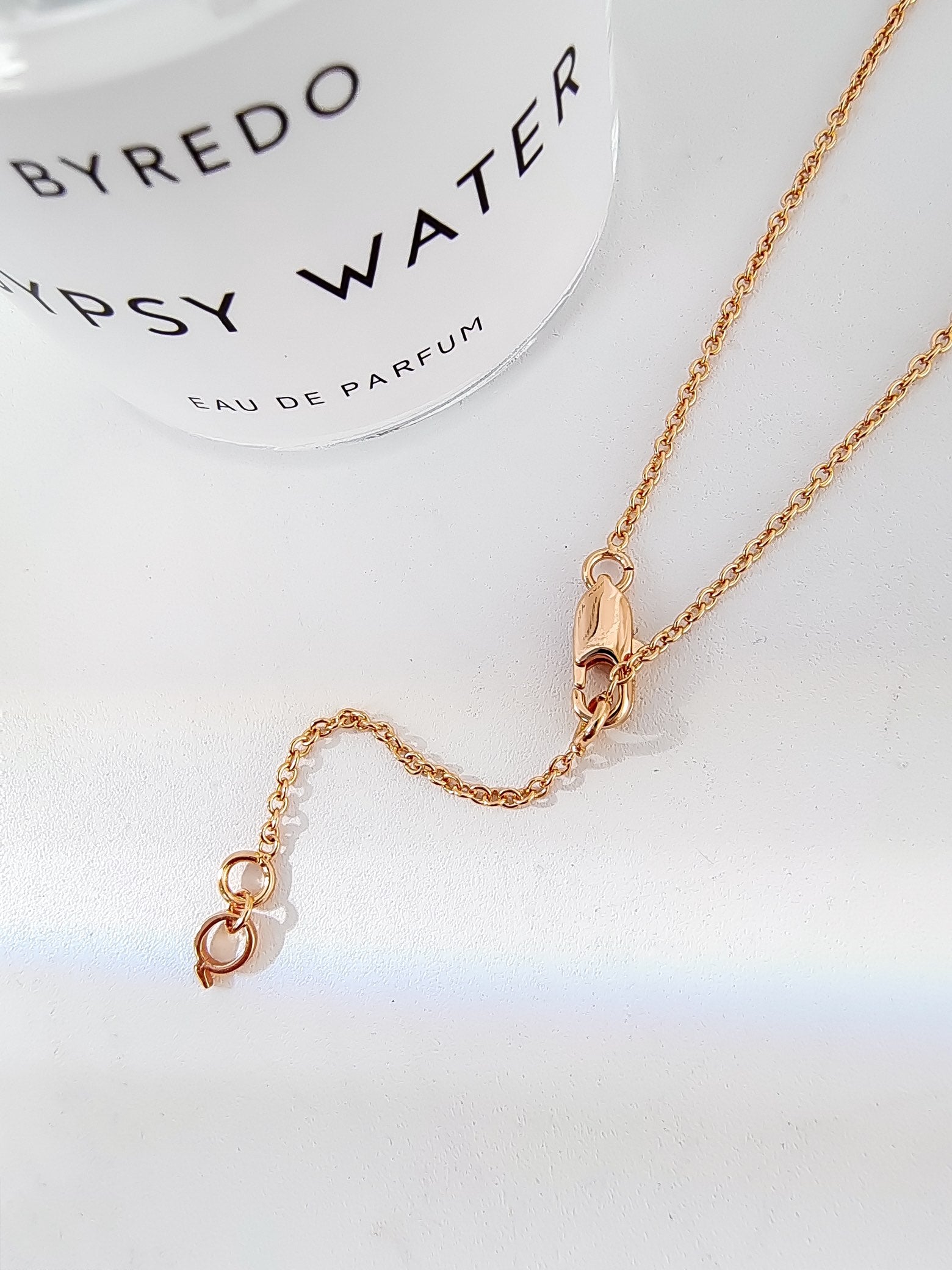QEELIN WULU 2 MOTIF PINK MOP PINK GOLD NECKLACE
