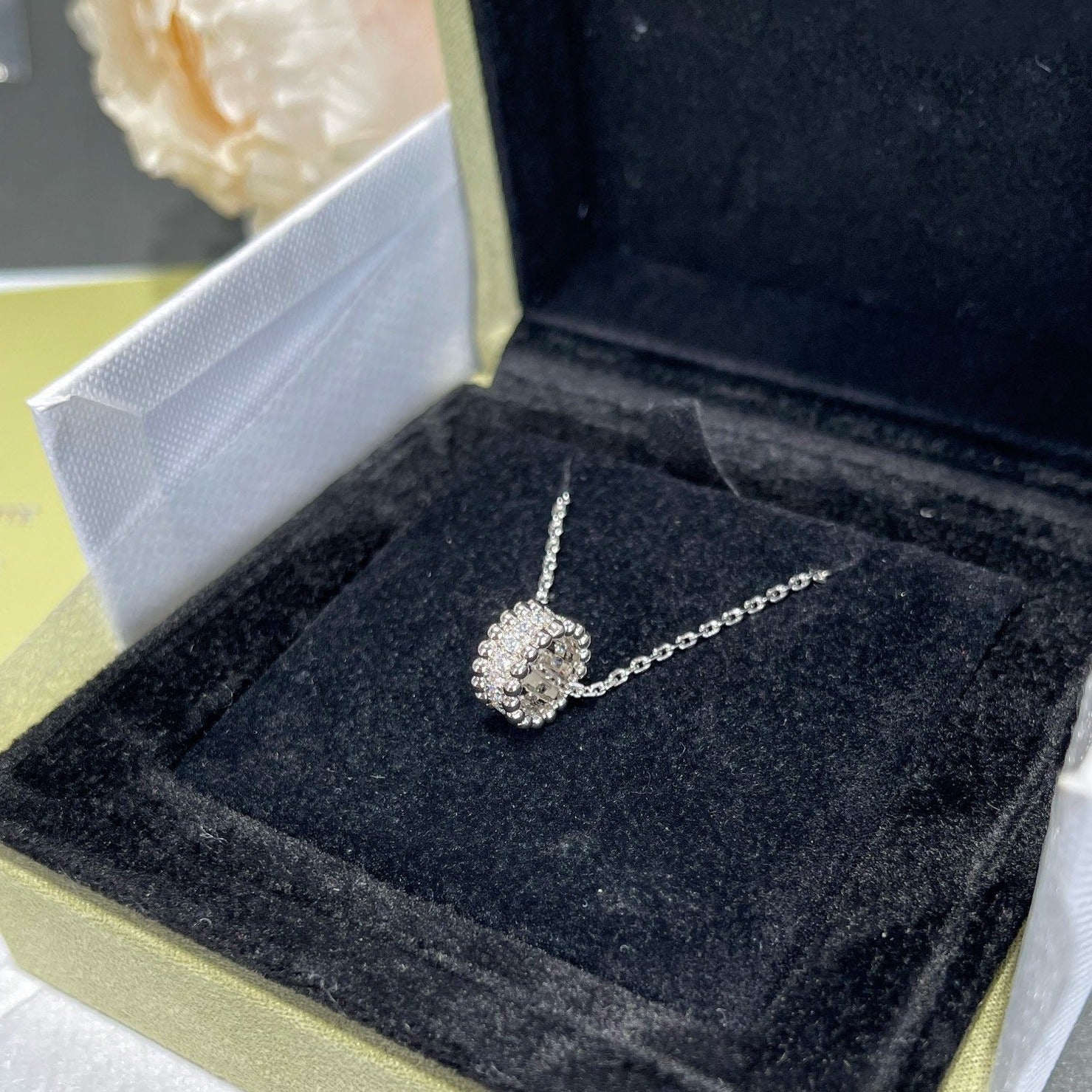 Van Cleef & Arpels PERLEE DIAMOND NECKLACE