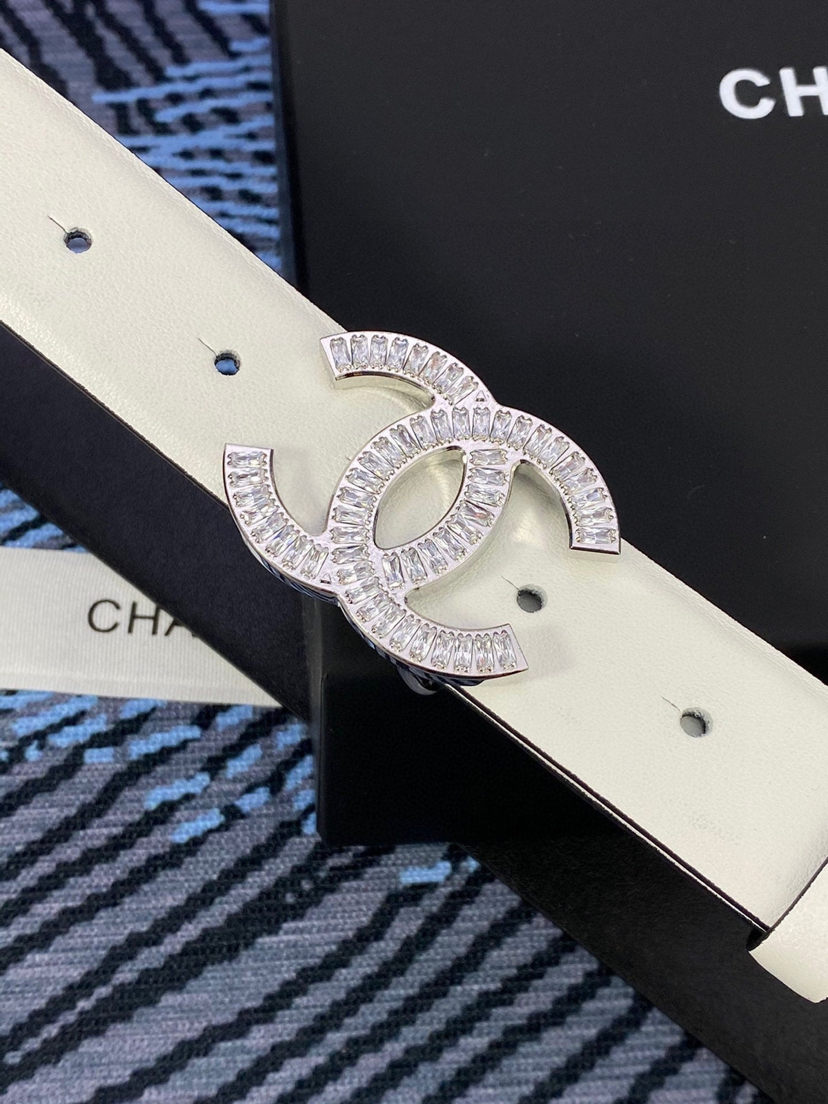 CHANEL 25S BELT 30 MM IN WHITE CALFSKIN WITH SILVER HARDWARE 615098