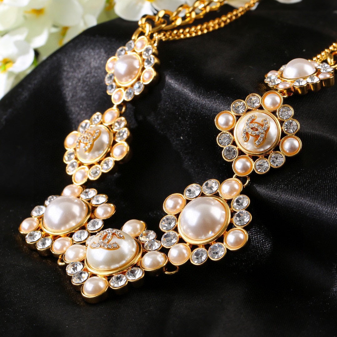 CHANEL 25S CHAIN BELT IN GOLD METALLIC WITH PEARL 614283