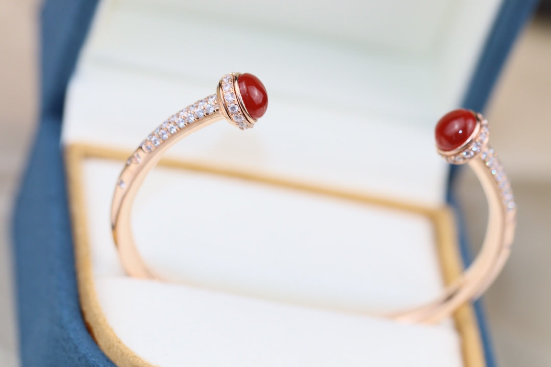 PIAGET POSSESSION PINK GOLD CARNELIAN DIAMOND OPEN BRACELET