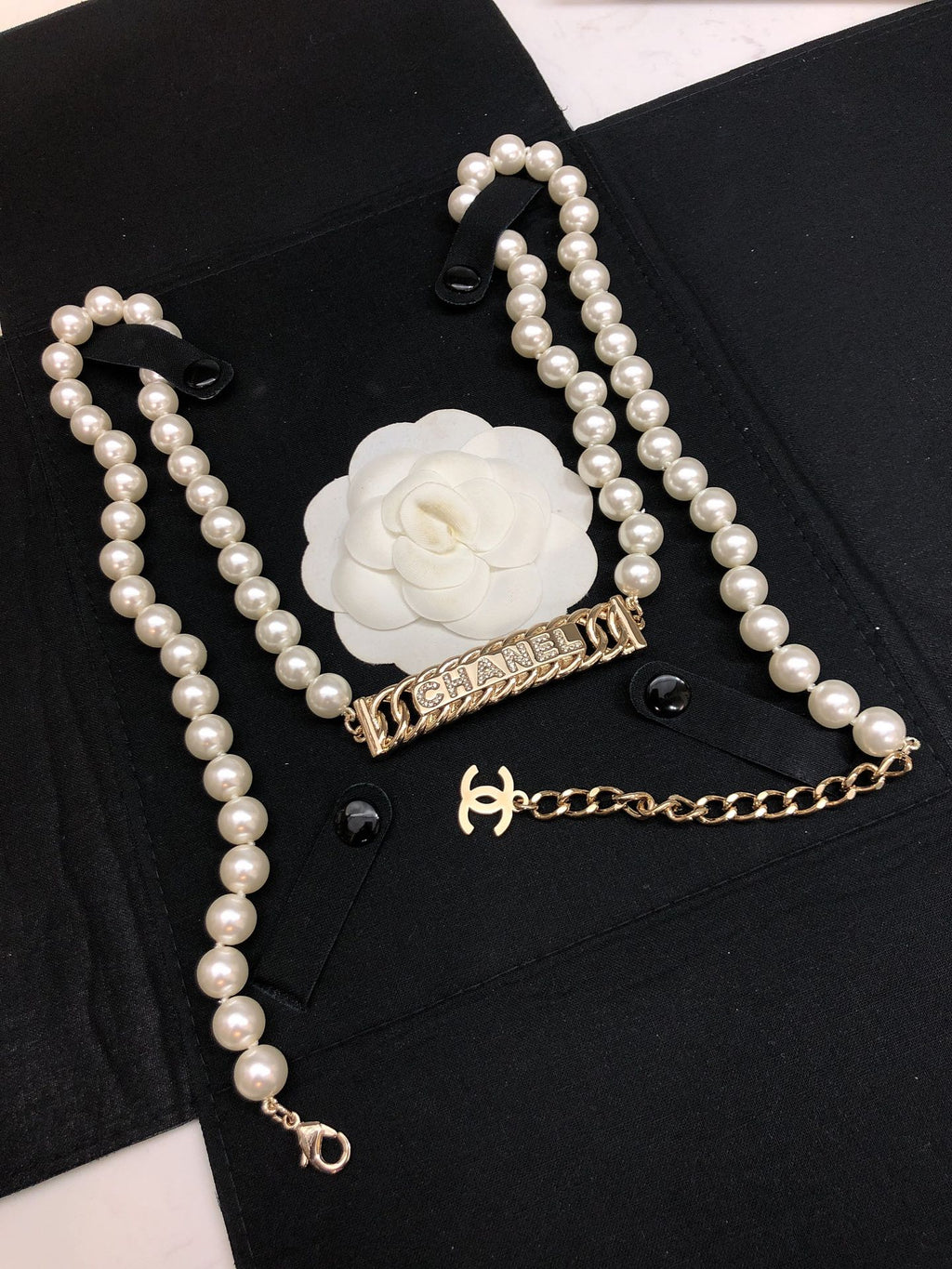 CHANEL 25S CHAIN BELT IN WHITE PEARL 615991