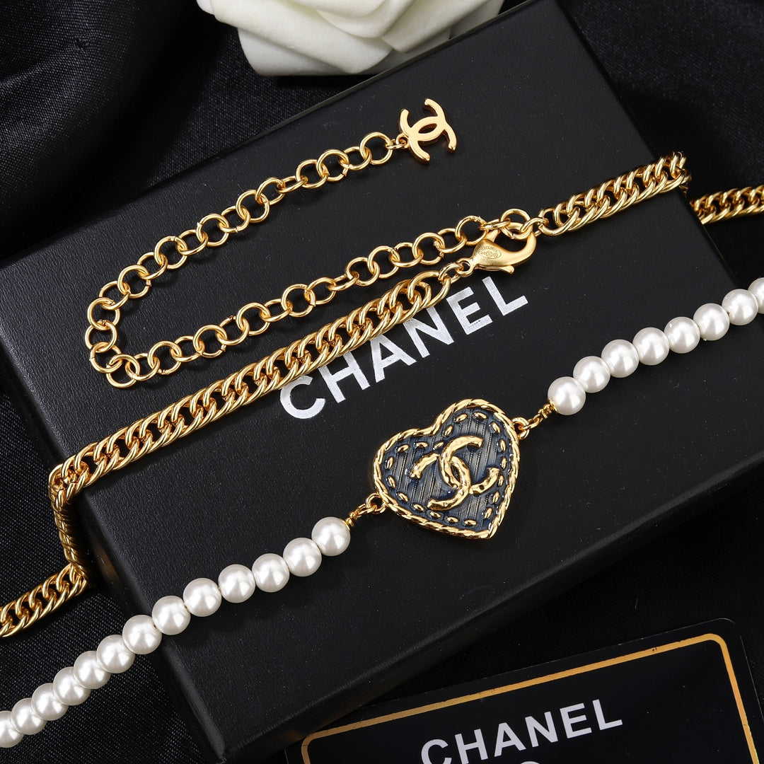 CHANEL 25S CHAIN BELT IN WHITE PEARL 614479